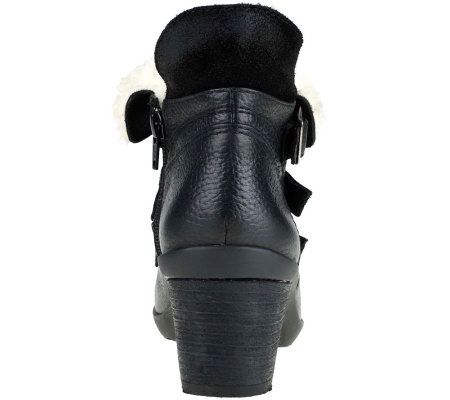 Earth Mistral Leather Ankle Boots