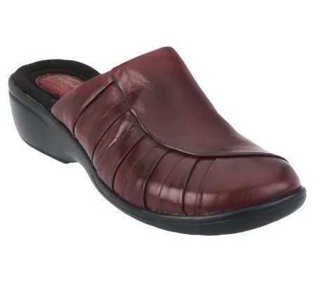 Clarks Artisan Ruthie Shine Lightweight Leather Clogs - A226705