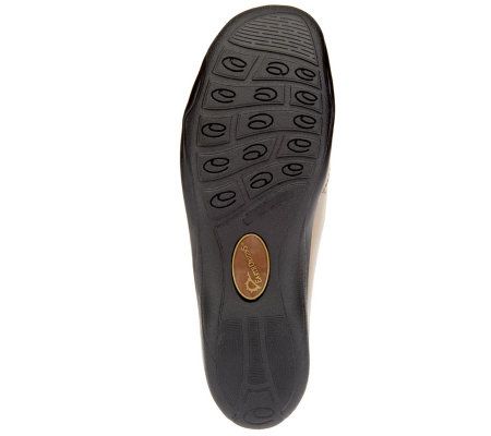 Earth Origins Jumper Leather Flats with Cut-out Detail