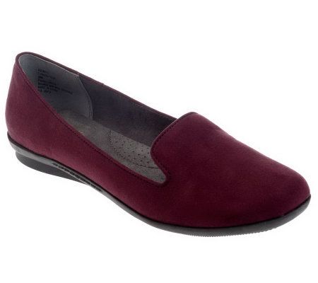 Cliffs by White Mountain Howl Smoking Slipper Shoes - A226813