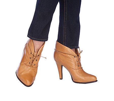 B. Makowsky Leather Lace-up High Heel Oxfords