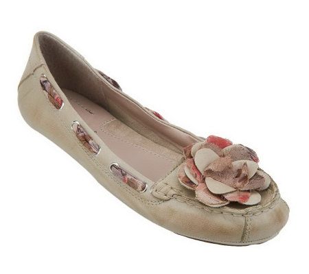 BareTraps Nictoria Leather Moccasins w/ Flower Detail - A223119