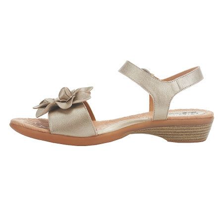 B.O.C. by Born Karlyn Leather Flower Detail Sandals