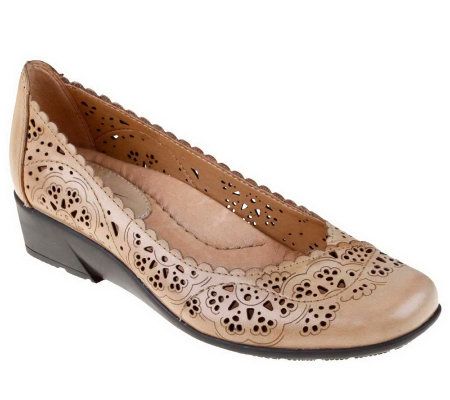 Earth Bayhaven Leather Cut-out Detail Slip-on Wedges - A231629