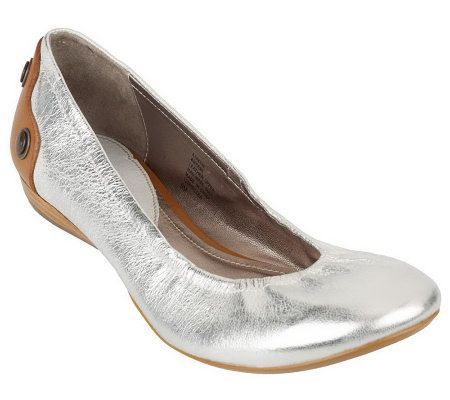 B. Makowsky Smooth Leather Flats w/ Contrast Leather Back - A188332