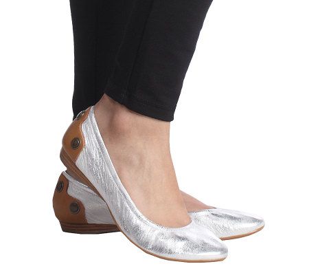 B. Makowsky Smooth Leather Flats w/ Contrast Leather Back