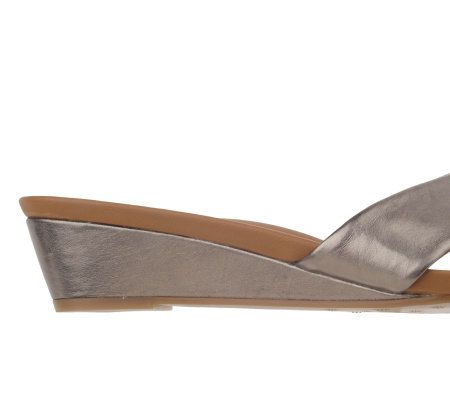 Tignanello Leather Thong Sandals w/ Bow Detail