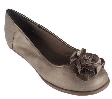 Clarks Book End Leather Flats with Flower Detail - A211152