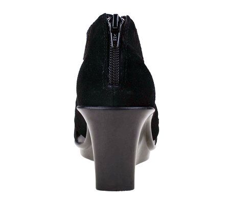 Earth Caraway Sandals