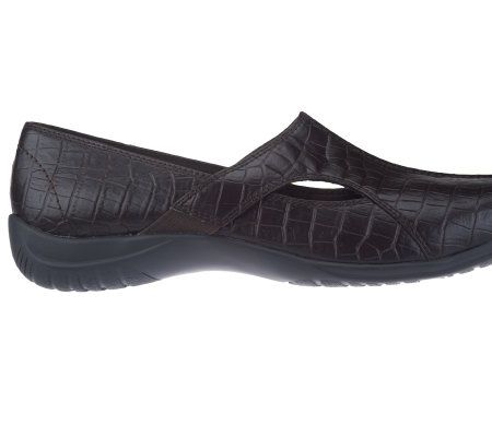 Easy Street Vision Slip-on Shoes with Cutout Detail