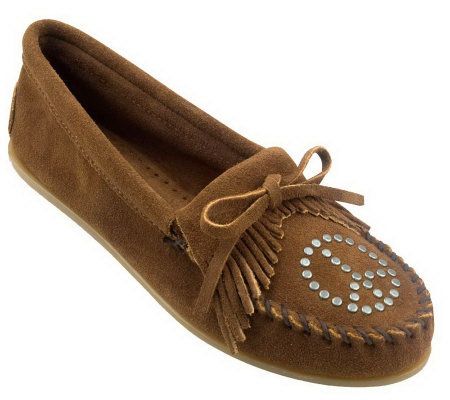 Minnetonka Womens Kilty Moccasins with Peace Sign - A245578