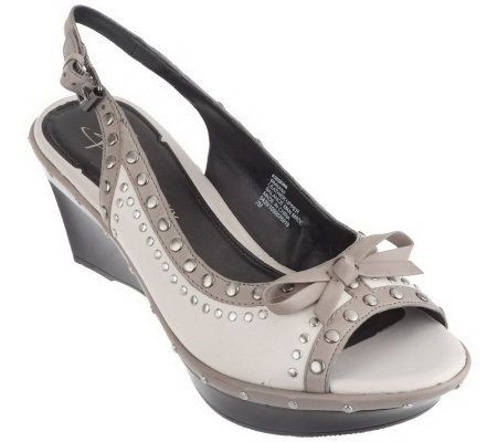 B. Makowsky Leather Slingback Wedge Heels - A202089