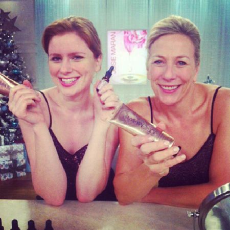 The secret to these ladies' great skin? Argan oil, of course! The secret to these ladies' great skin? Argan oil, of course!