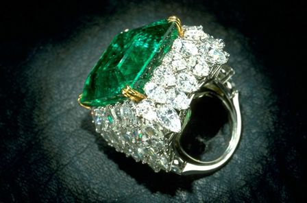 THE CHALK EMERALD THE CHALK EMERALD